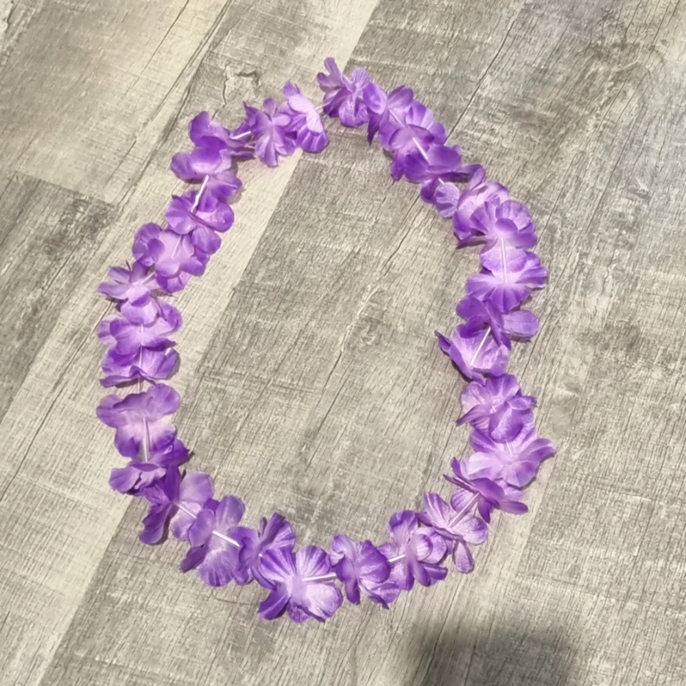 🆓️W/PURCHASE Purple Lei